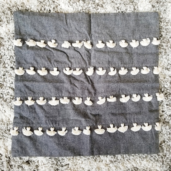 🌻NEW🌻 Fringe Chambray Pom Pom Cushion Cover - Picture 6 of 7